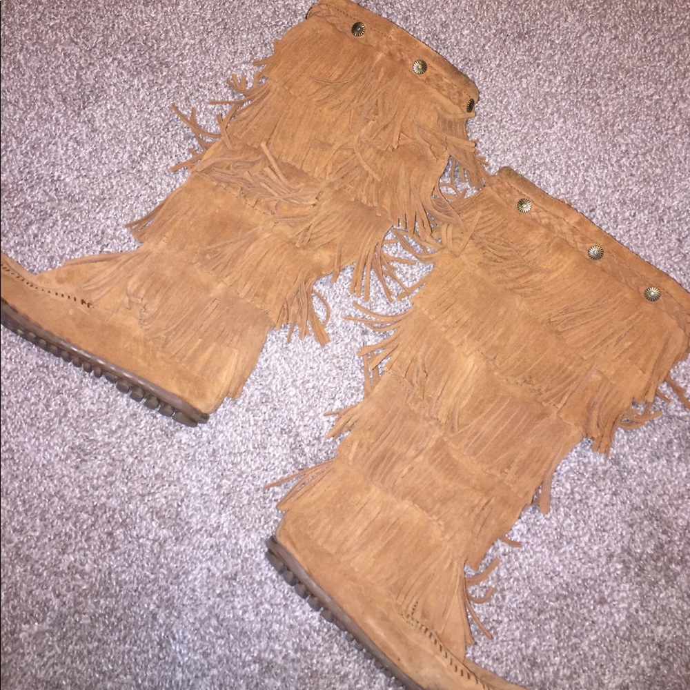 Minnetonka Fringe Moccasin Boots
